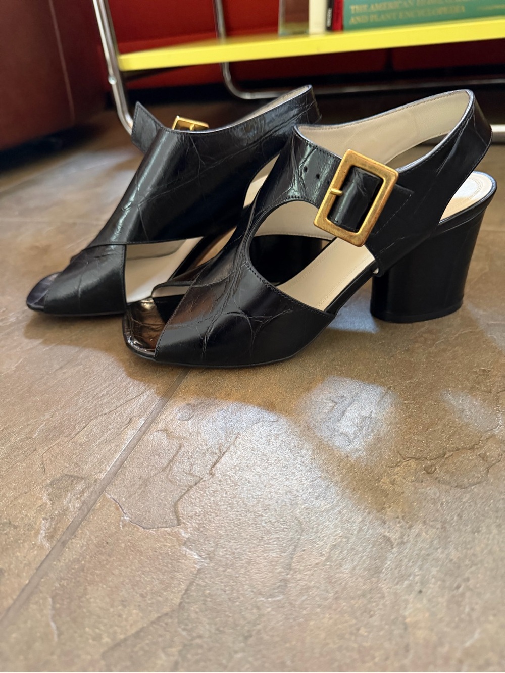 Celine Black Leather Crisscross Open-Toe Heels with Gold Buckle
Made in Italy - Picture 4 of 4